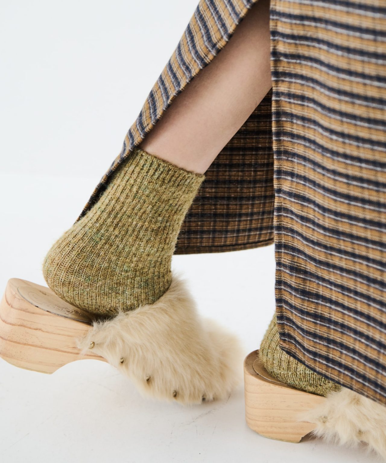 SOCKS COLLECTION / スタッフ外村が厳選！冬コーデにおすすめしたい靴下をピックアップ♡ TOPICS Crisp